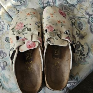 4 pairs of Birkenstocks- sz 9 (40)